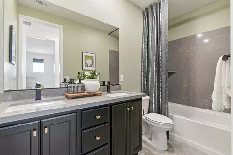 Bath - 15874 Cleary Ct, Lathrop, CA 95330 photo 5 of 17
