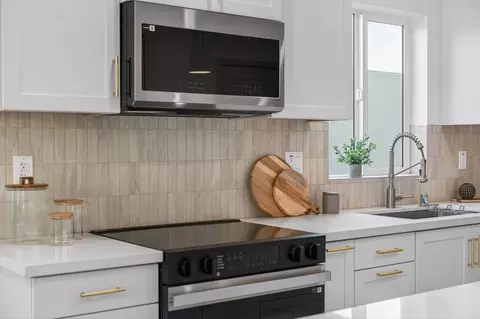 Kitchen - 15538 Colorado Ave, Paramount, CA 90723 photo 10 of 11