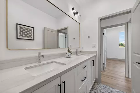 Bath - 15538 Colorado Ave, Paramount, CA 90723 photo 10 of 14