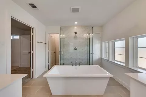 Bath - 3533 Ithaca St, Corinth, TX 76208 photo 1 of 4