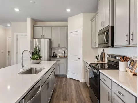 Kitchen - 6017 Starview Ter, Charlotte, NC 28216 photo 3 of 4