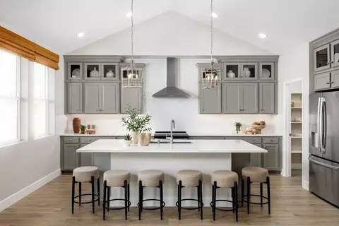 1054 Redwood Glen Ave, Galt, CA 95632