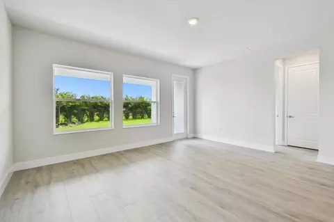 Living - 5346 Wolf Creek Dr, Apollo Beach, FL 33572 photo 4 of 7