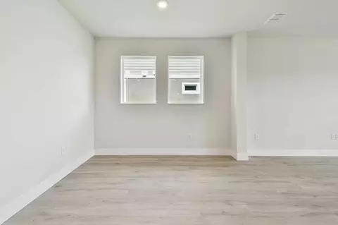 Living - 5346 Wolf Creek Dr, Apollo Beach, FL 33572 photo 2 of 7