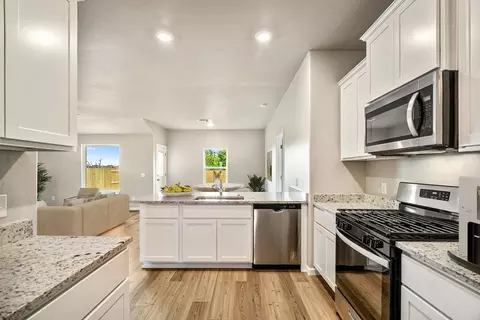 Kitchen - 709 Ashleigh Dr, Tuttle, OK 73089 photo 1 of 2