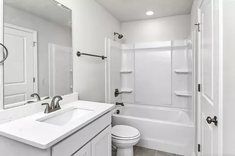 Bath - 2065 Minna Pl, Sumter, SC 29153 photo 1 of 1