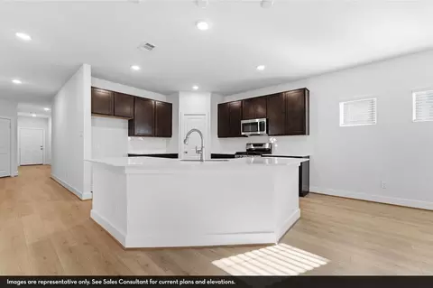 Kitchen - 4011 Colony River Rock Blvd, Pinehurst, TX 77362 photo 2 of 14