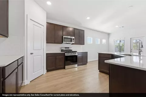 Kitchen - 4011 Colony River Rock Blvd, Pinehurst, TX 77362 photo 5 of 14