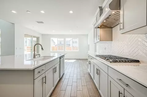 Kitchen - 989 Talus Way S, Madera, CA 93636 photo 2 of 11