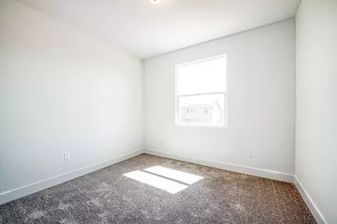 Bedroom - 989 Talus Way S, Madera, CA 93636 photo 7 of 13