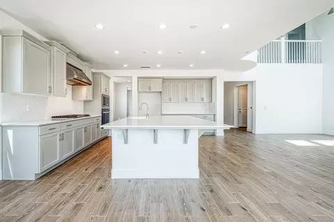 Kitchen - 989 Talus Way S, Madera, CA 93636 photo 4 of 11