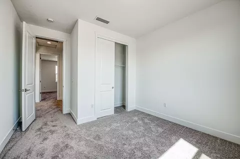 Bedroom - 989 Talus Way S, Madera, CA 93636 photo 8 of 13
