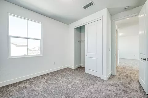 Bedroom - 989 Talus Way S, Madera, CA 93636 photo 4 of 13