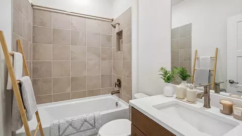 Bath - 4428 SW 69th St, Ocala, FL 34474 photo 3 of 5