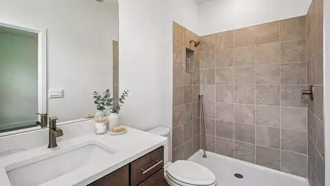 Bath - 4428 SW 69th St, Ocala, FL 34474 photo 4 of 5