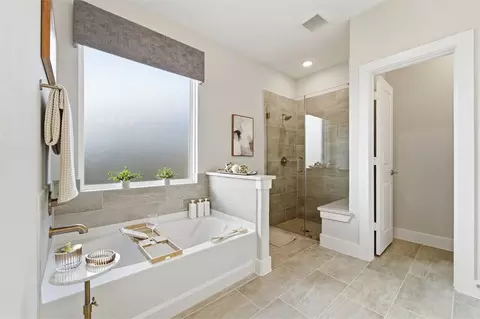Bath - 7942 Jade Crest Dr, Angleton, TX 77515 photo 7 of 18
