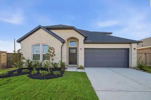 7942 Jade Crest Dr, Angleton, TX 77515