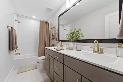 Bath - 7942 Jade Crest Dr, Angleton, TX 77515 photo 11 of 18