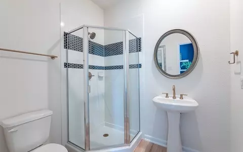 Bath - 7942 Jade Crest Dr, Angleton, TX 77515 photo 5 of 18