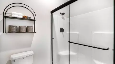 Bath - 5309 N 85th Ave, Camas, WA 98607 photo 7 of 8