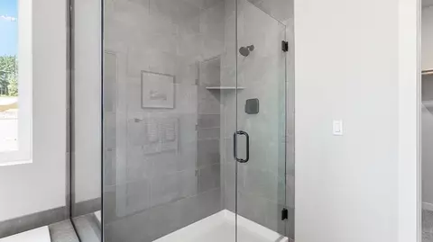 Bath - 5309 N 85th Ave, Camas, WA 98607 photo 2 of 8