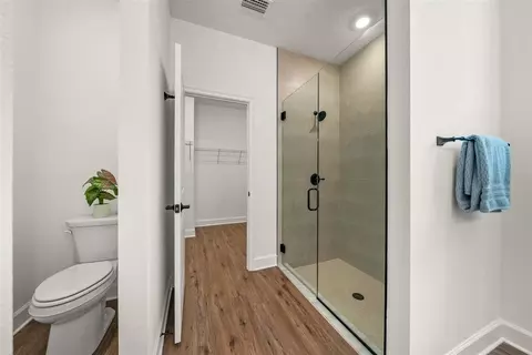 Bath - 13161 Spring Hill Dr, Spring Hill, FL 34609 photo 6 of 13