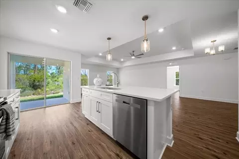 Kitchen - 13161 Spring Hill Dr, Spring Hill, FL 34609 photo 6 of 8