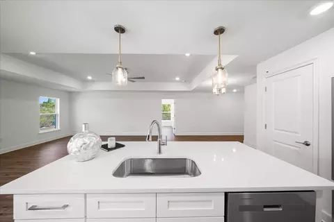 Kitchen - 13161 Spring Hill Dr, Spring Hill, FL 34609 photo 4 of 8