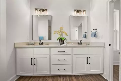 Bath - 13161 Spring Hill Dr, Spring Hill, FL 34609 photo 8 of 13