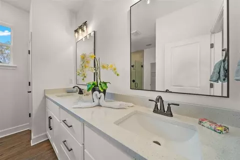 Bath - 13161 Spring Hill Dr, Spring Hill, FL 34609 photo 9 of 13