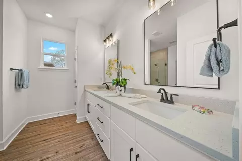 Bath - 13161 Spring Hill Dr, Spring Hill, FL 34609 photo 5 of 13