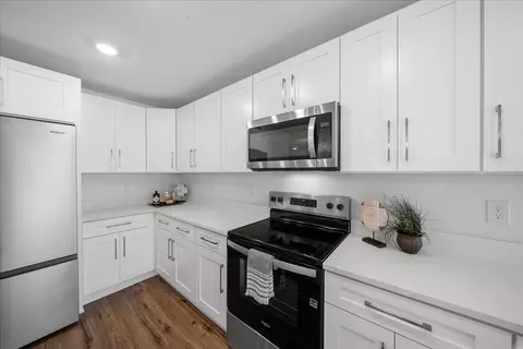 Kitchen - 13161 Spring Hill Dr, Spring Hill, FL 34609 photo 5 of 8