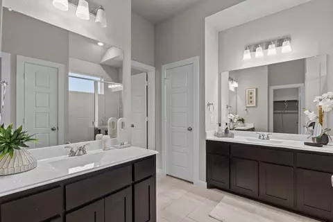 Bath - 409 Jacks Pl, Seguin, TX 78155 photo 4 of 6