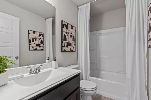 Bath - 409 Jacks Pl, Seguin, TX 78155 photo 5 of 6