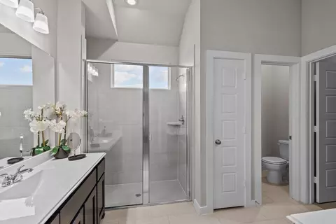 Bath - 409 Jacks Pl, Seguin, TX 78155 photo 3 of 6