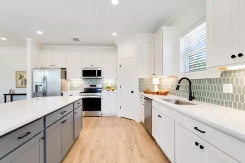 Kitchen - 243 Olivia Dr, Luling, LA 70070 photo 4 of 4