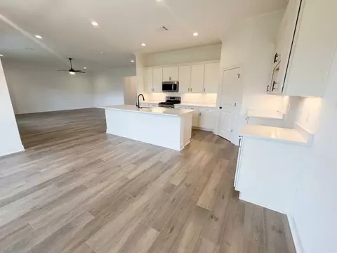 Kitchen - 243 Olivia Dr, Luling, LA 70070 photo 2 of 5