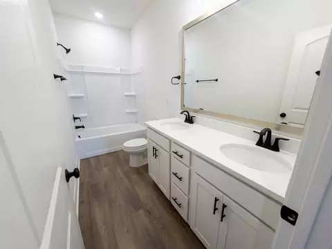 Bath - 243 Olivia Dr, Luling, LA 70070 photo 1 of 3