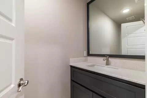 Bath - 932 Hydrangea Way, Edmond, OK 73034 photo 6 of 12