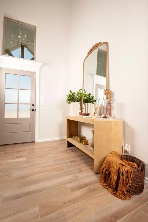 Entry Way - 932 Hydrangea Way, Edmond, OK 73034 photo 3 of 5