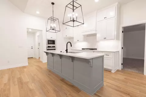 Kitchen - 932 Hydrangea Way, Edmond, OK 73034 photo 2 of 11