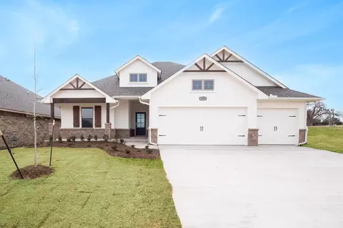 Exterior - 932 Hydrangea Way, Edmond, OK 73034 photo 2 of 25
