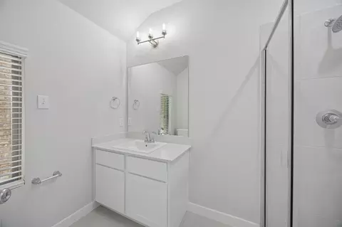 Bath - 804 Rockcloud Dr, Haslet, TX 76052 photo 9 of 17