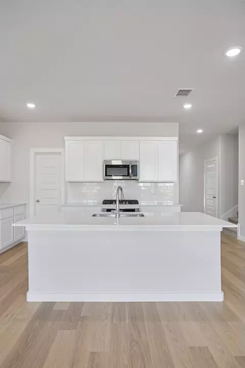 Kitchen - 804 Rockcloud Dr, Haslet, TX 76052 photo 5 of 9
