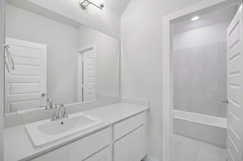 Bath - 804 Rockcloud Dr, Haslet, TX 76052 photo 8 of 17