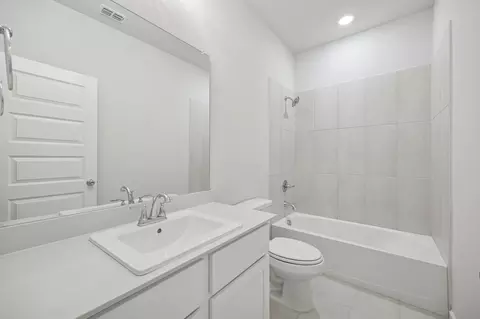 Bath - 804 Rockcloud Dr, Haslet, TX 76052 photo 7 of 17