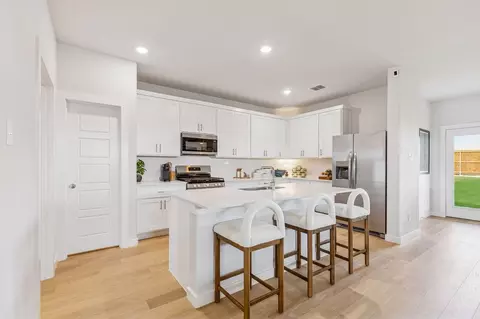 Kitchen - 804 Rockcloud Dr, Haslet, TX 76052 photo 7 of 9
