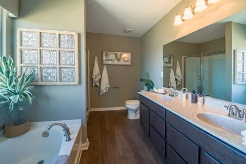 Bath - 8295 Busey Rd, Pickerington, OH 43147 photo 5 of 6