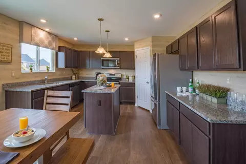 Kitchen - 8295 Busey Rd, Pickerington, OH 43147 photo 5 of 8