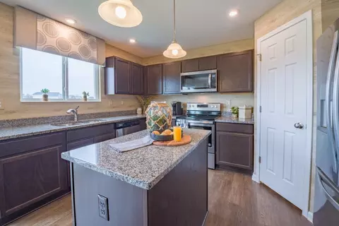 Kitchen - 8295 Busey Rd, Pickerington, OH 43147 photo 4 of 8